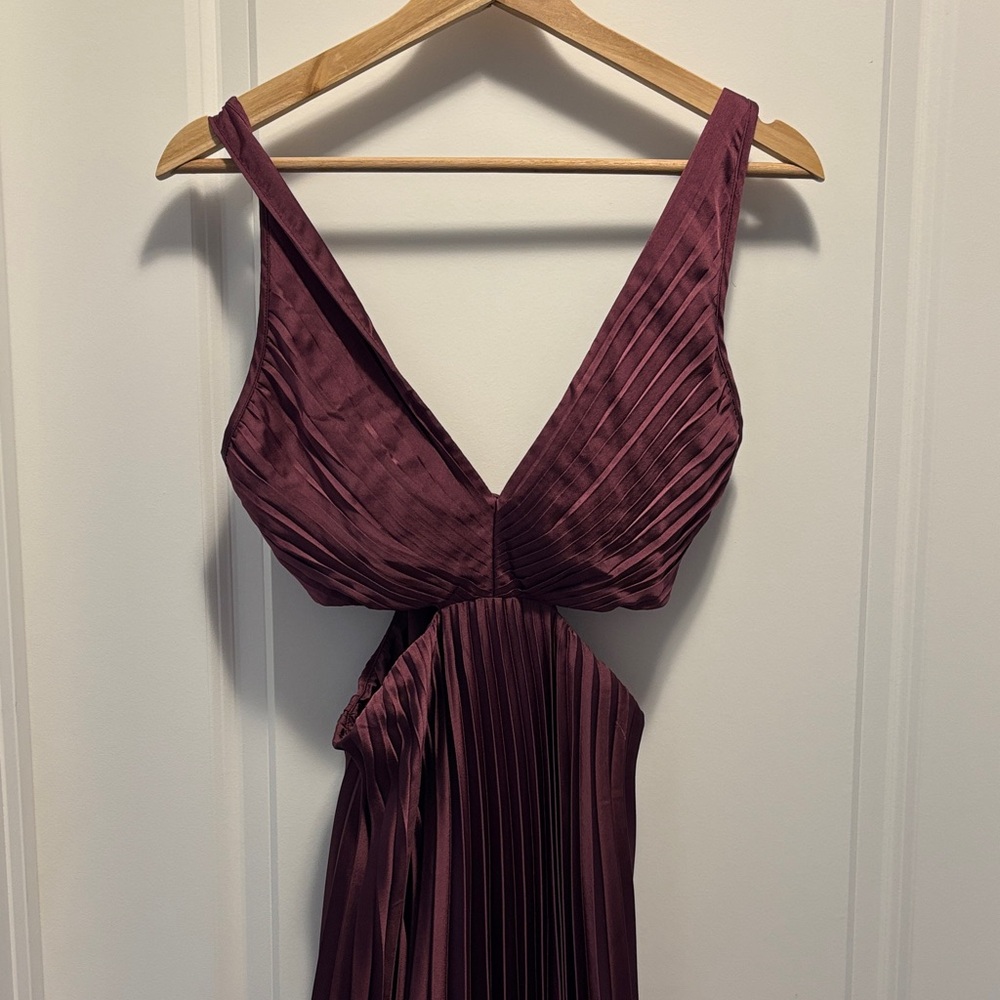 Abercrombie burgundy pleated dress